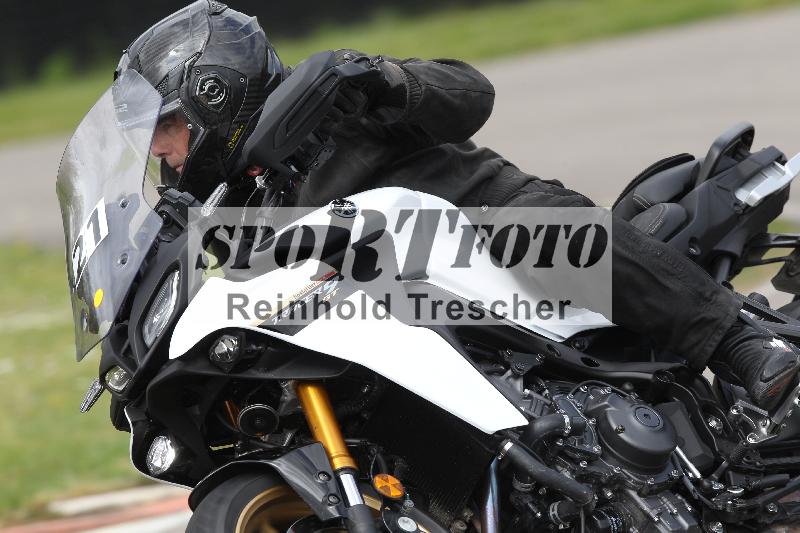 Archiv-2025/10 23.04.2025 Cornu Master School ADR/rot-rouge/21